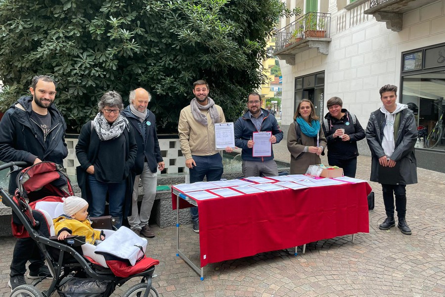 Bancarella Locarno (Città Vecchia) - Raccolta Firme